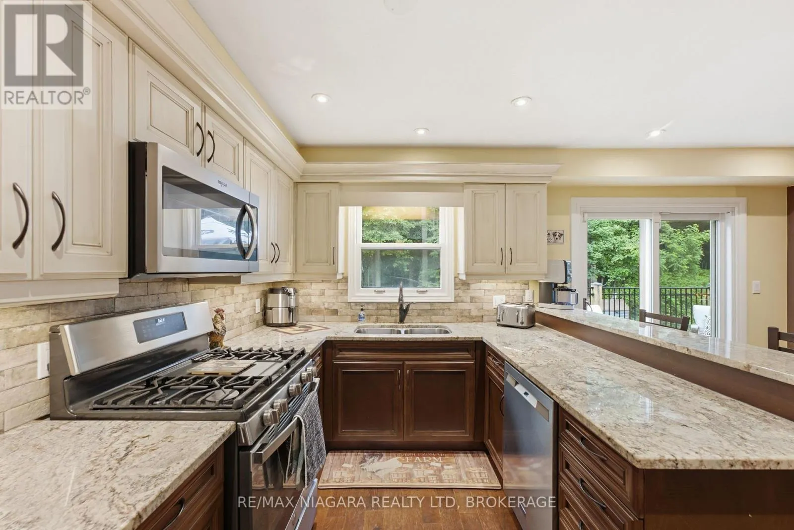 9 BEECHNUT COURT