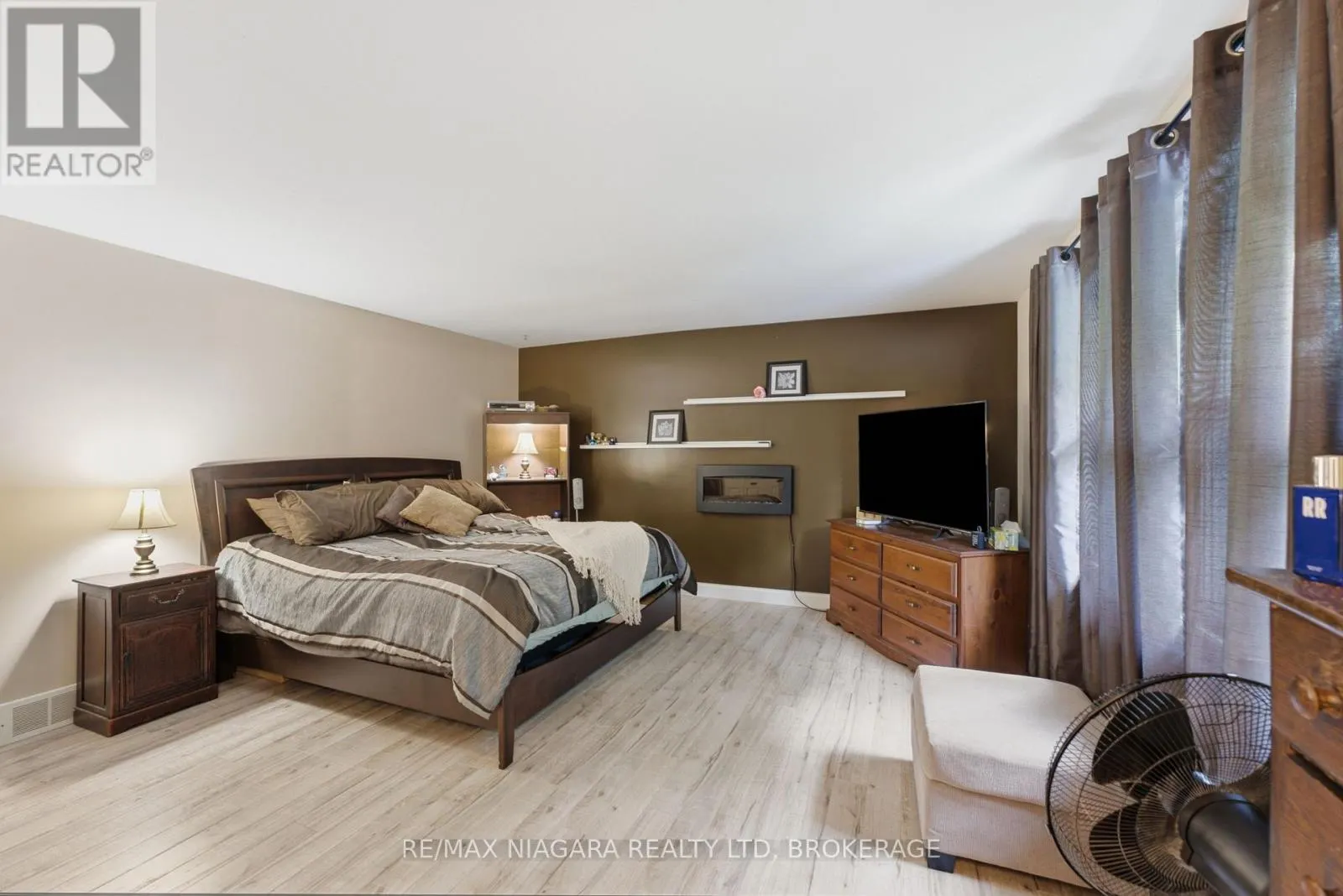 9 BEECHNUT COURT