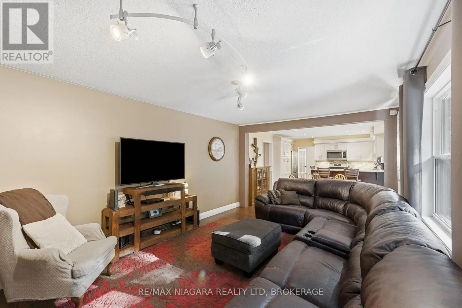 9 BEECHNUT COURT