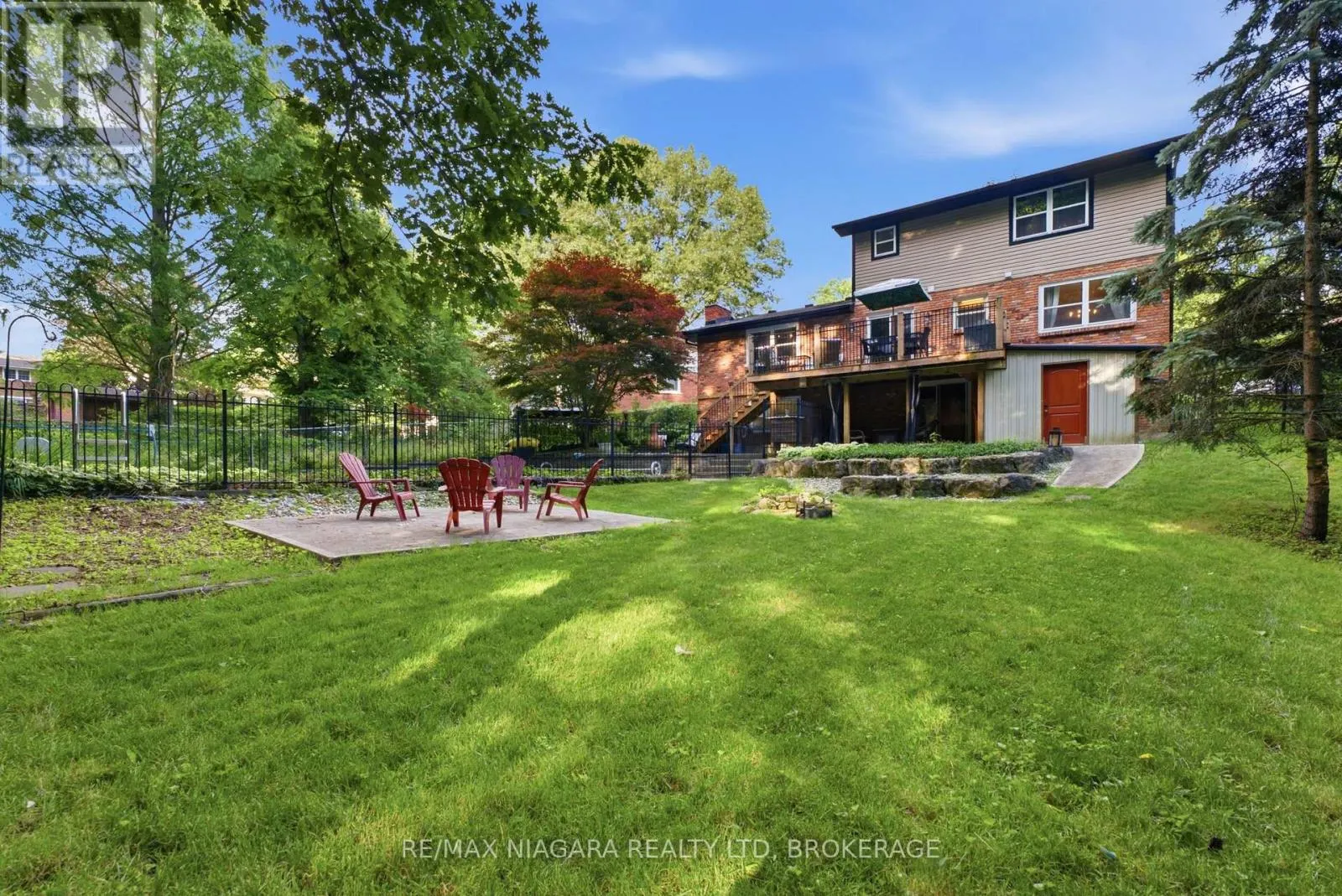 9 BEECHNUT COURT