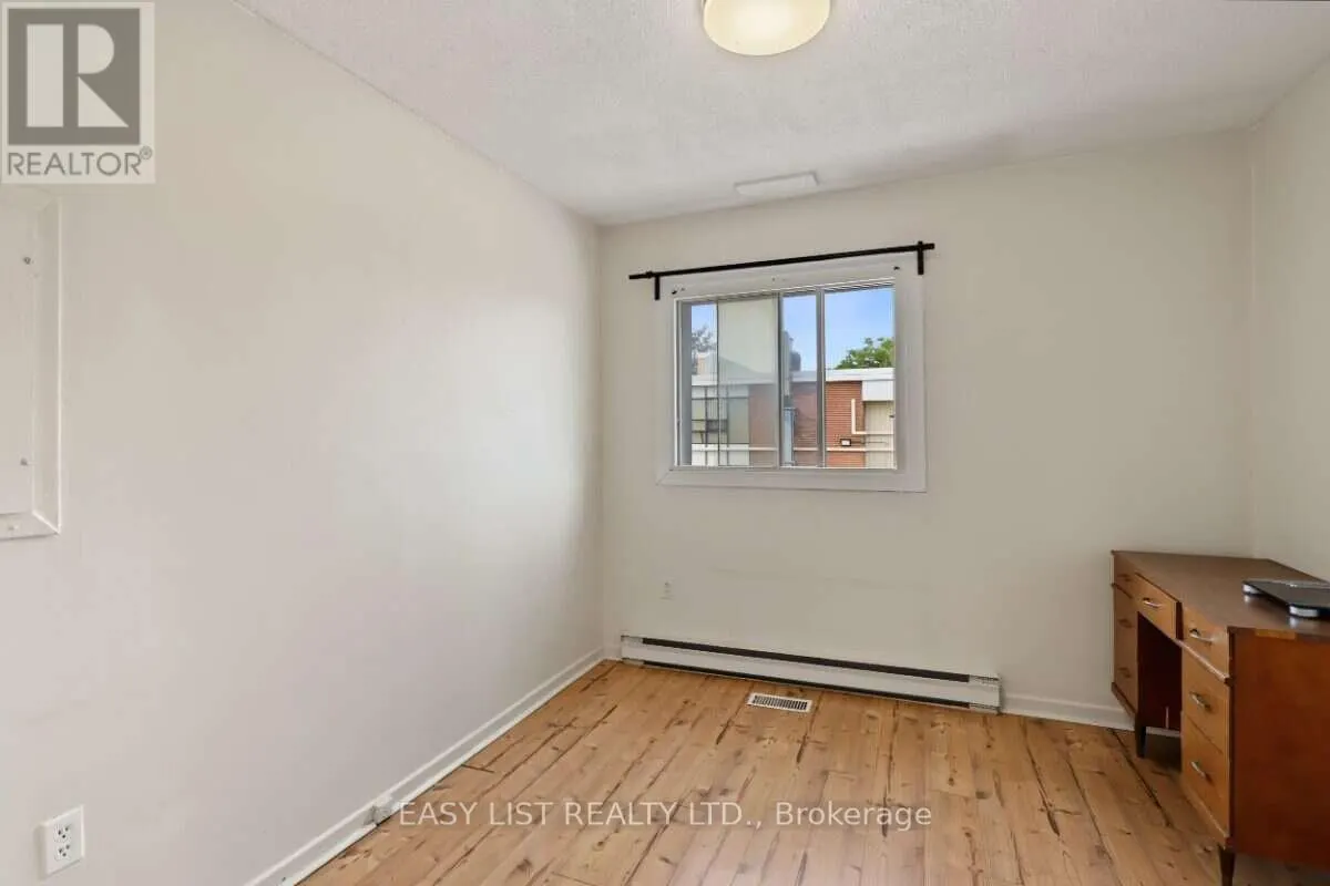 10 YORK STREET N