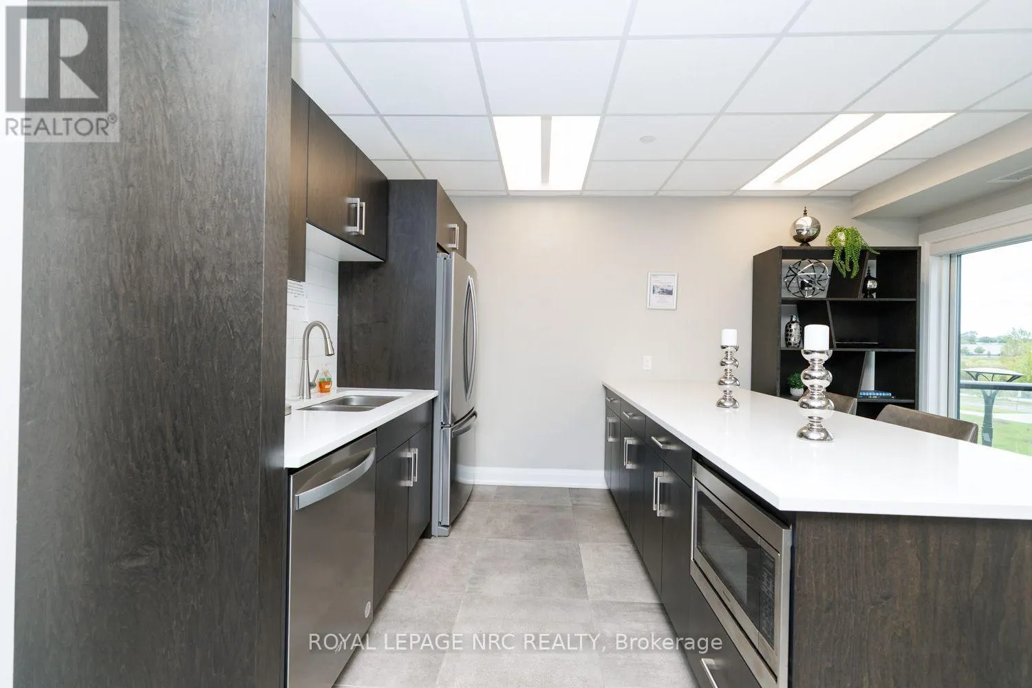 307 - 118 SUMMERSIDES BOULEVARD #307