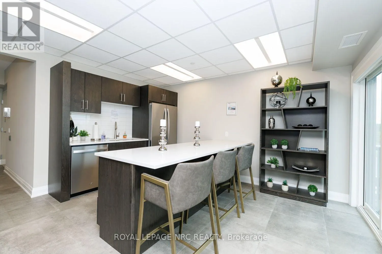 307 - 118 SUMMERSIDES BOULEVARD #307