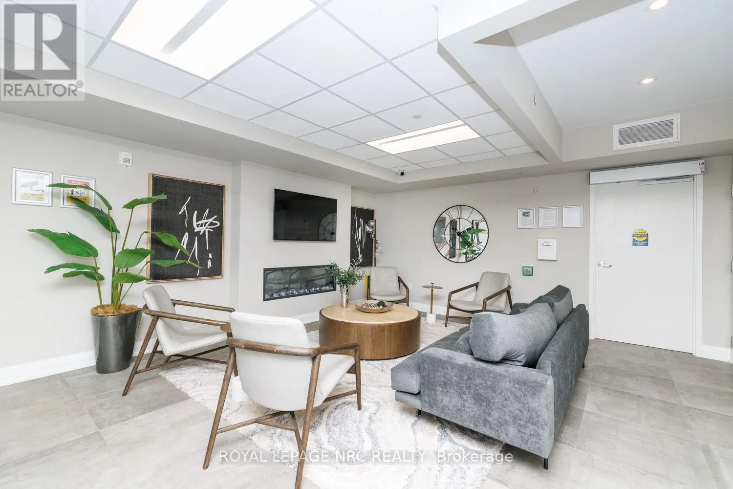 307 - 118 SUMMERSIDES BOULEVARD #307