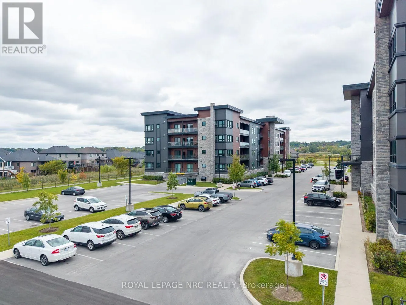 307 - 118 SUMMERSIDES BOULEVARD #307