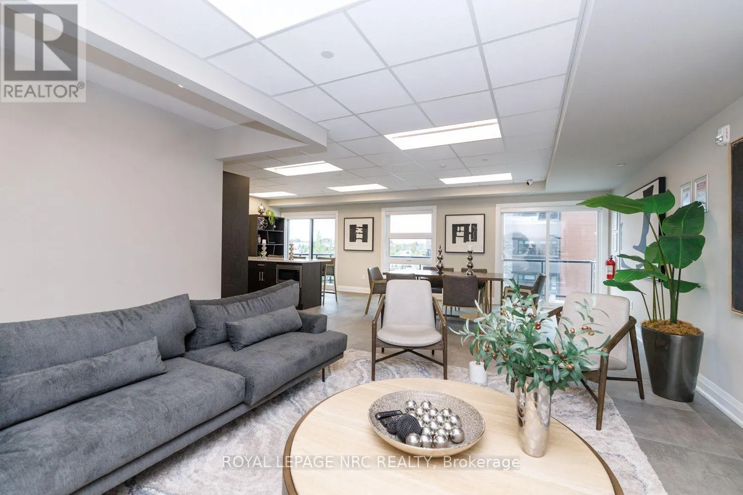 307 - 118 SUMMERSIDES BOULEVARD #307