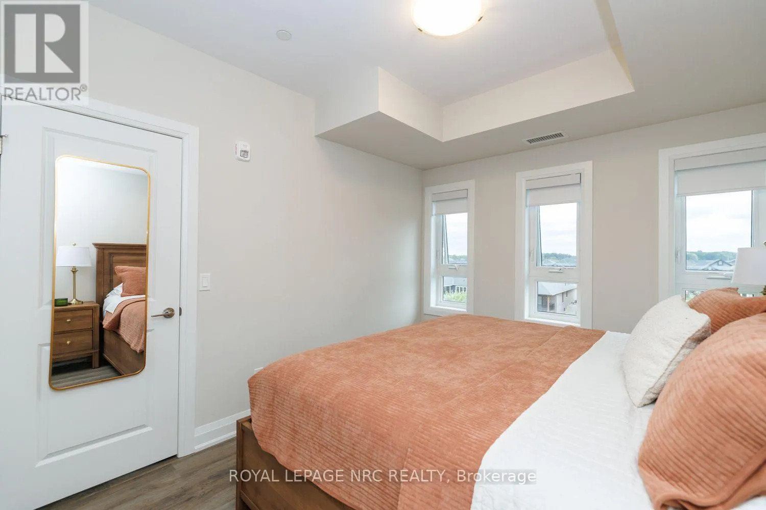 307 - 118 SUMMERSIDES BOULEVARD #307