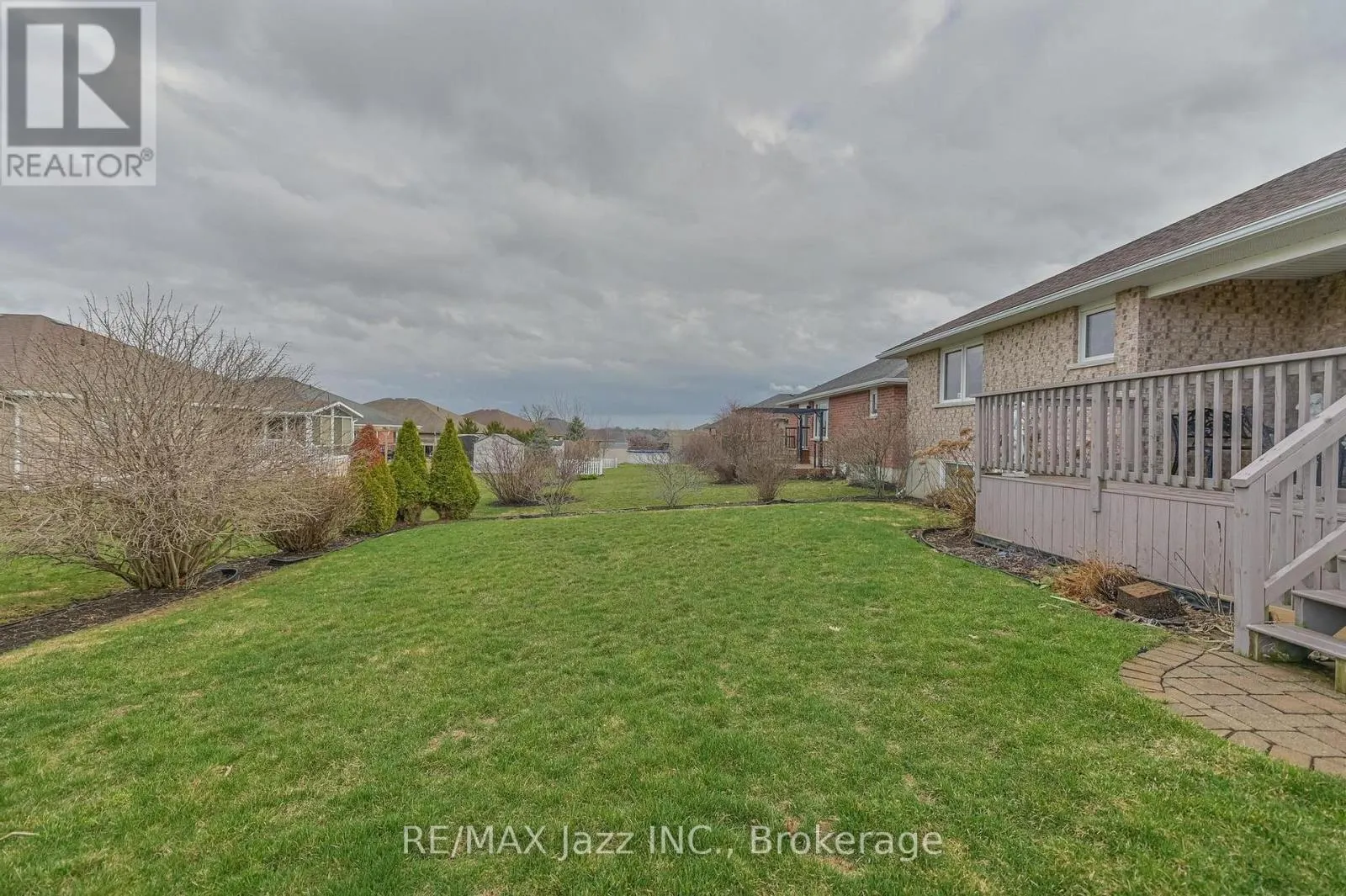 33 ASHWOOD CRESCENT
