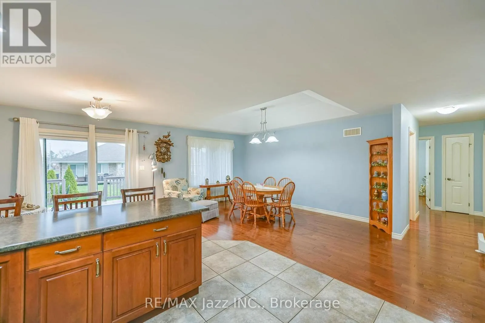 33 ASHWOOD CRESCENT