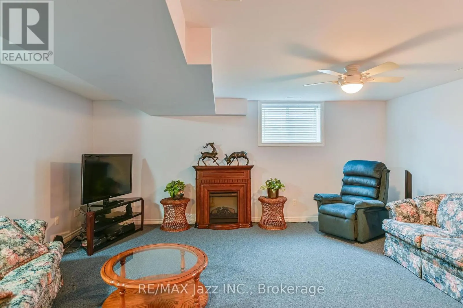 33 ASHWOOD CRESCENT