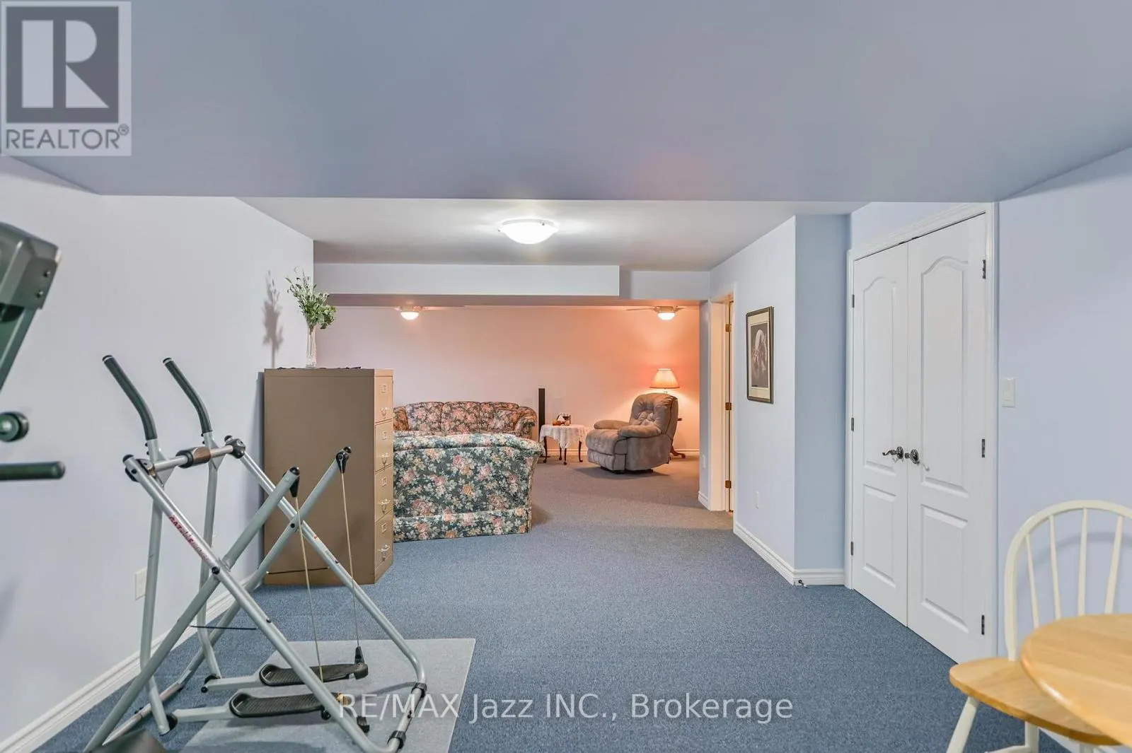 33 ASHWOOD CRESCENT