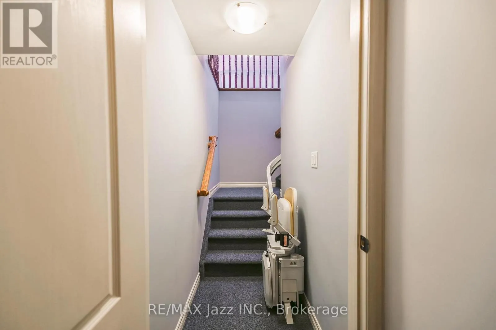 33 ASHWOOD CRESCENT