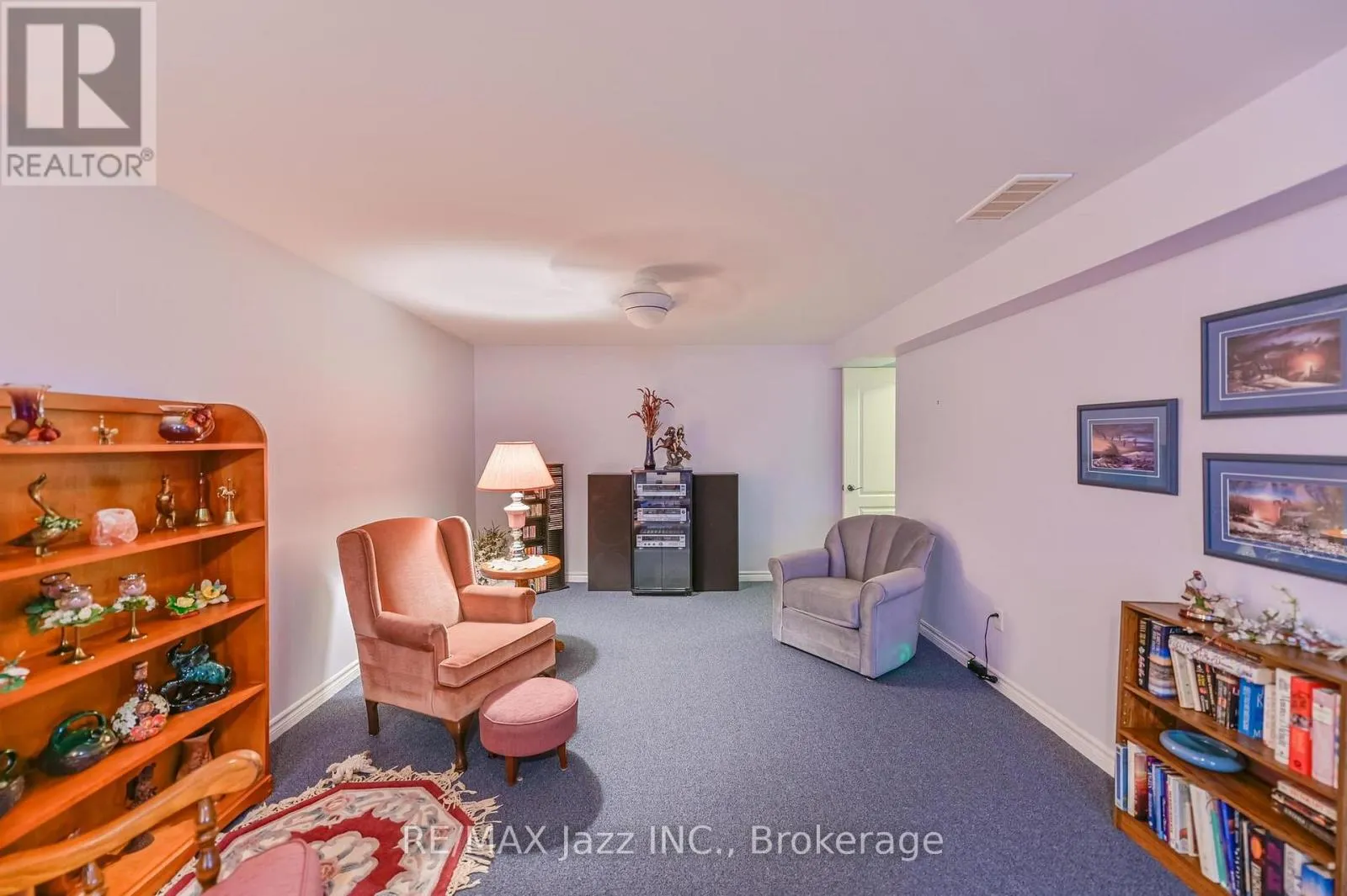 33 ASHWOOD CRESCENT