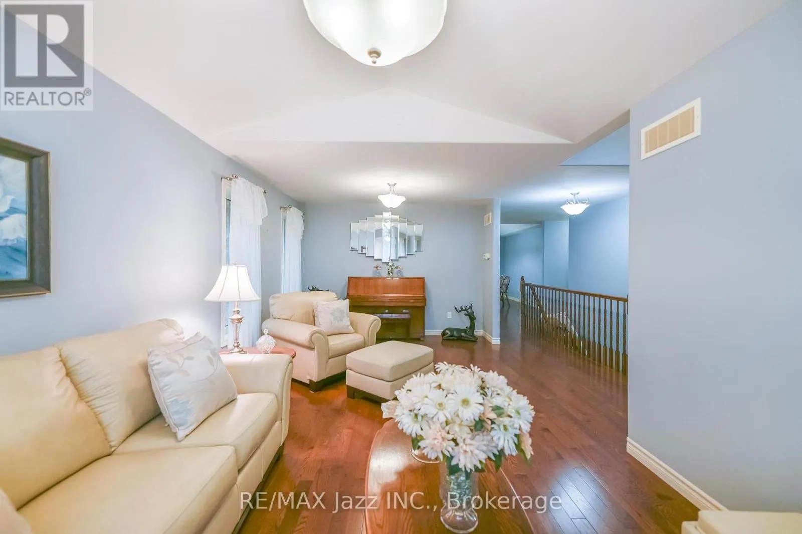 33 ASHWOOD CRESCENT