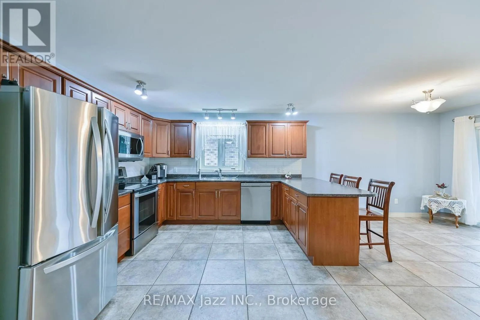 33 ASHWOOD CRESCENT