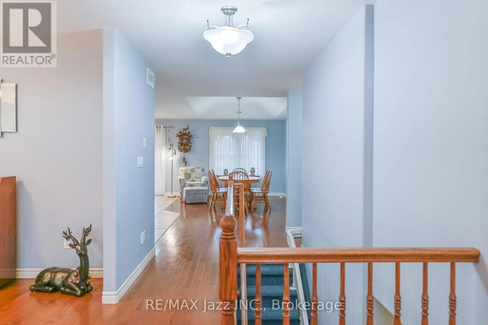 33 ASHWOOD CRESCENT