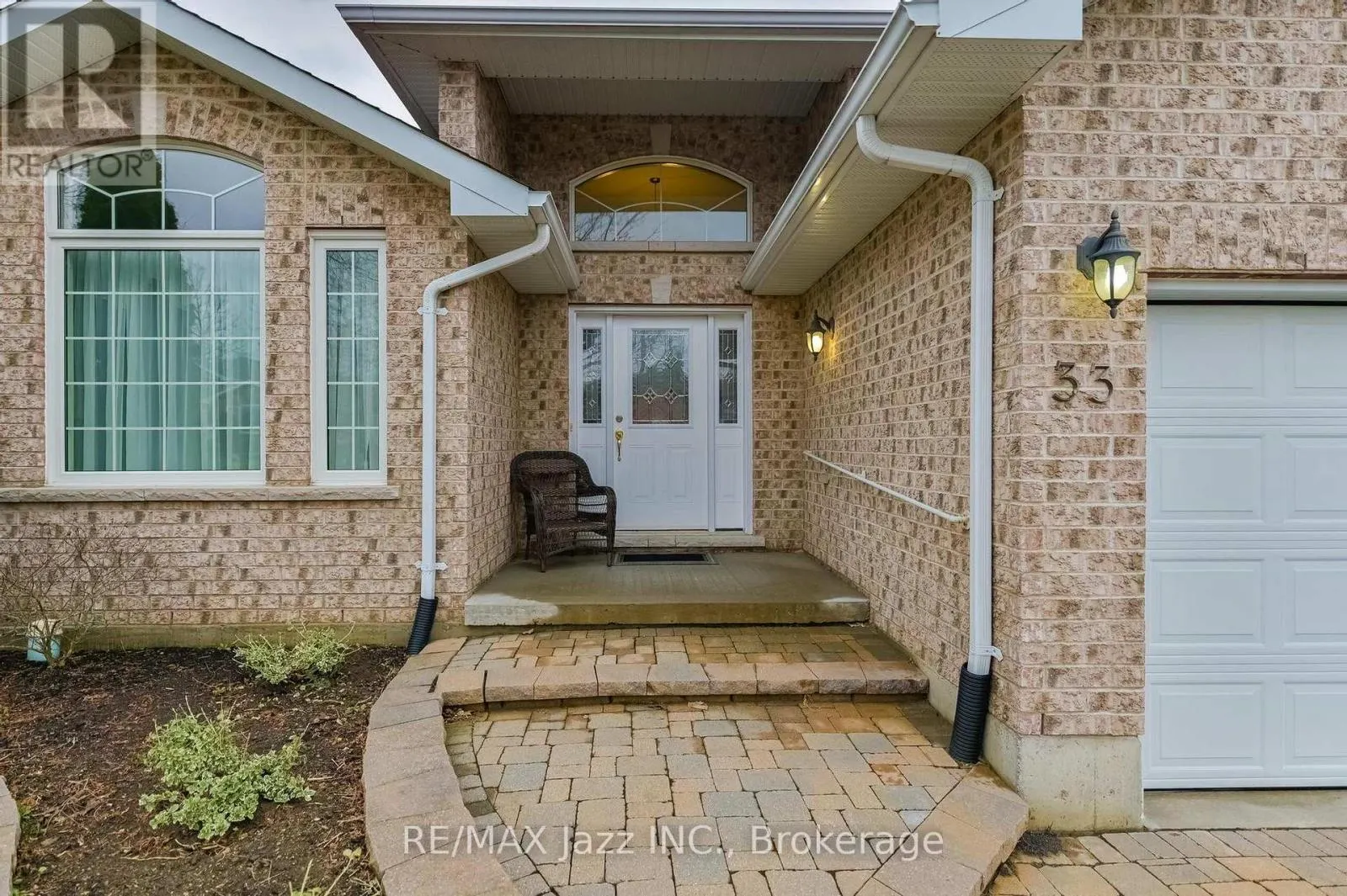 33 ASHWOOD CRESCENT