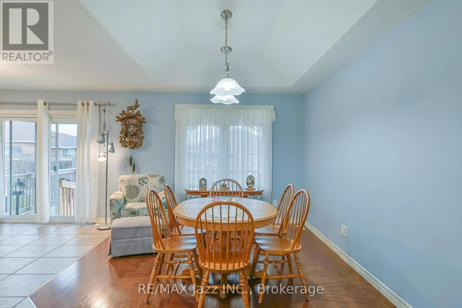 33 ASHWOOD CRESCENT
