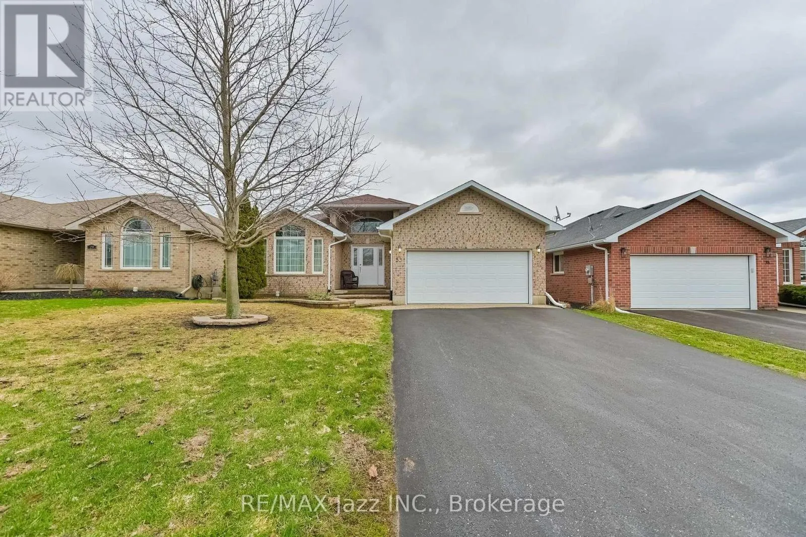 33 ASHWOOD CRESCENT