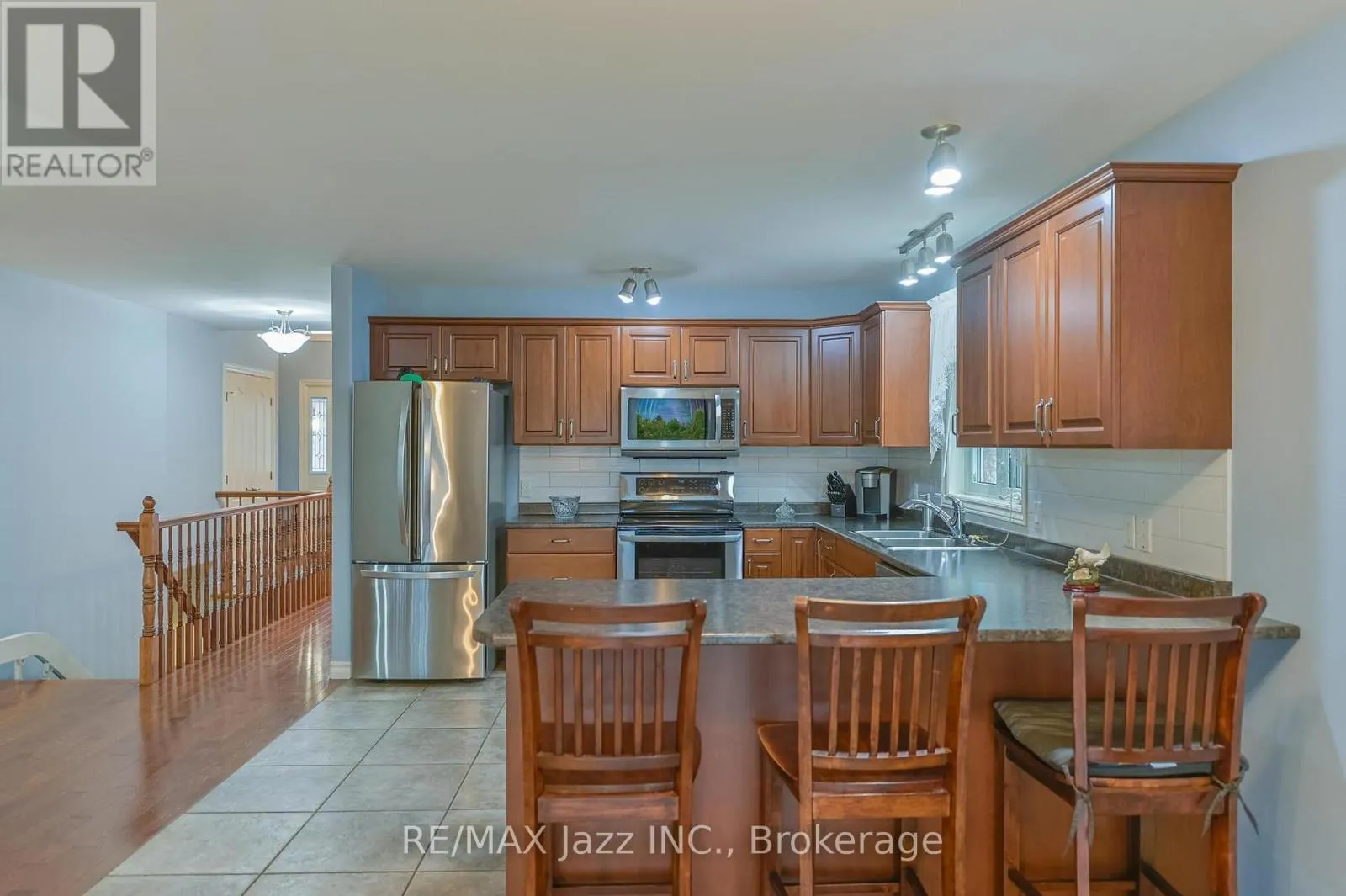 33 ASHWOOD CRESCENT