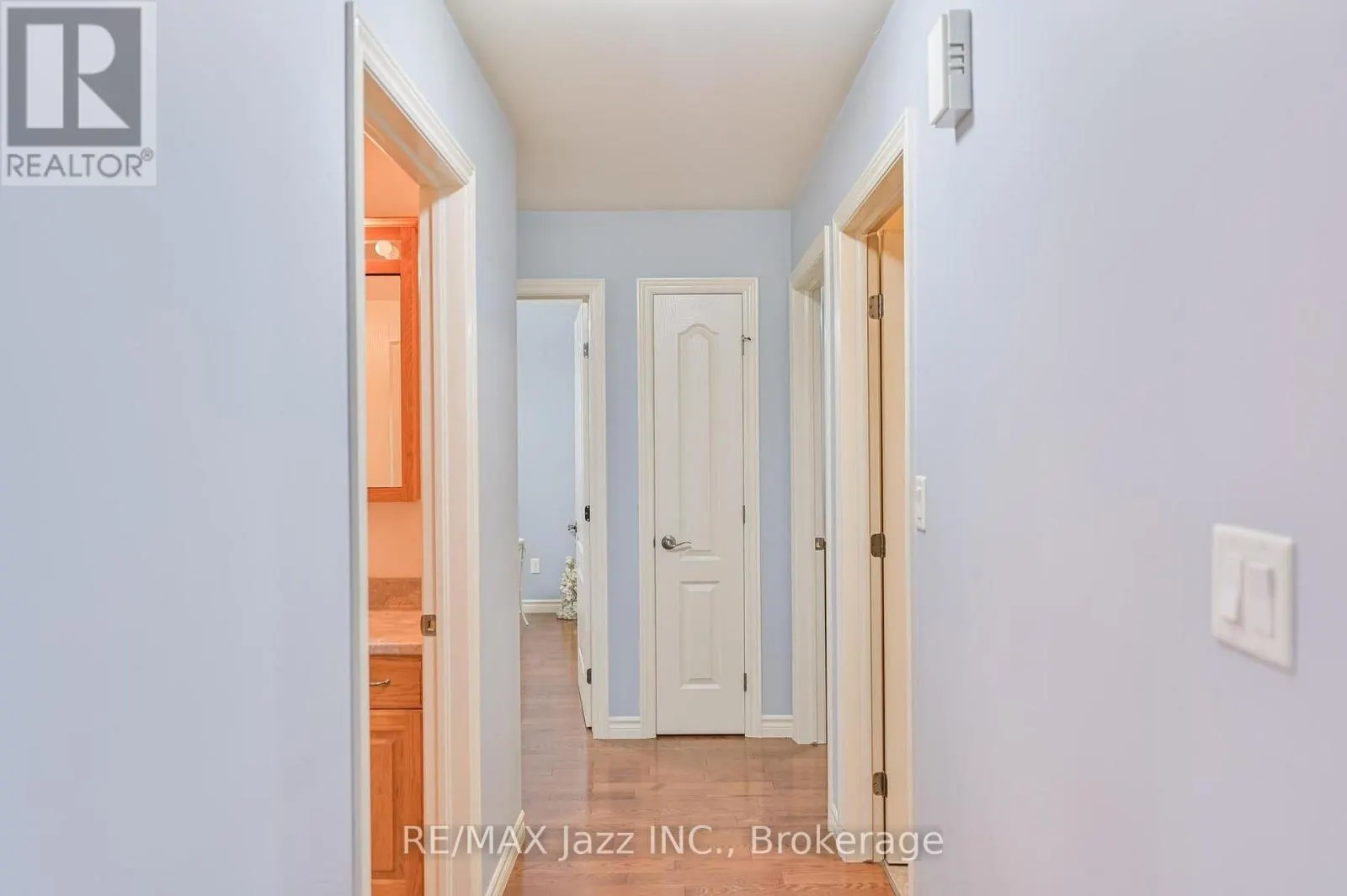 33 ASHWOOD CRESCENT