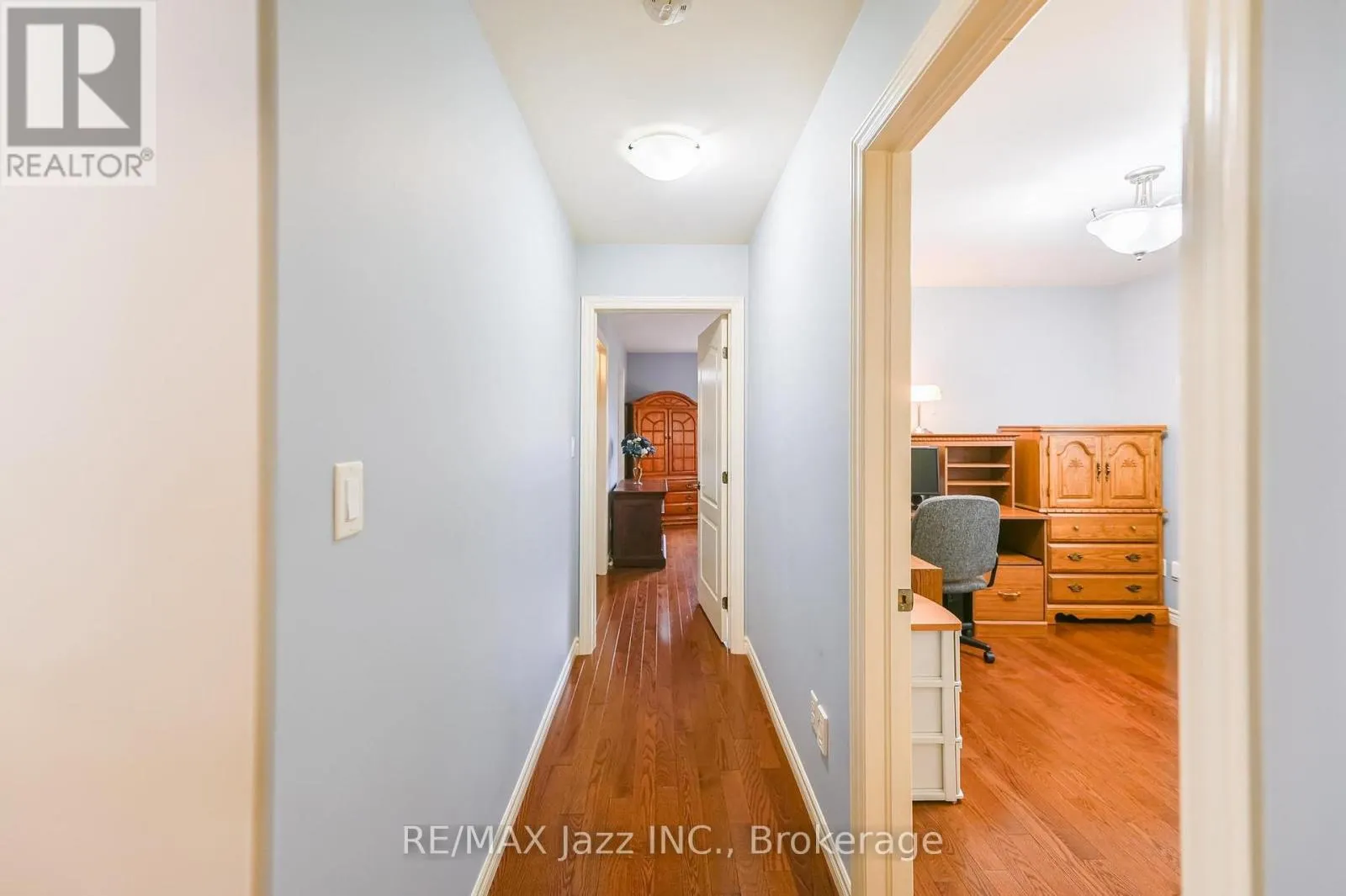33 ASHWOOD CRESCENT