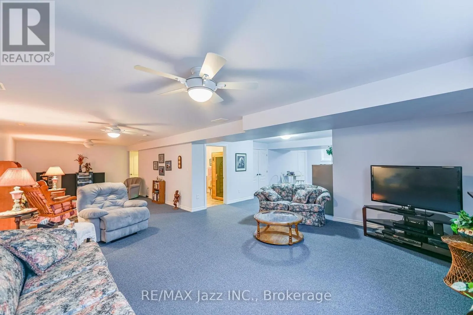 33 ASHWOOD CRESCENT