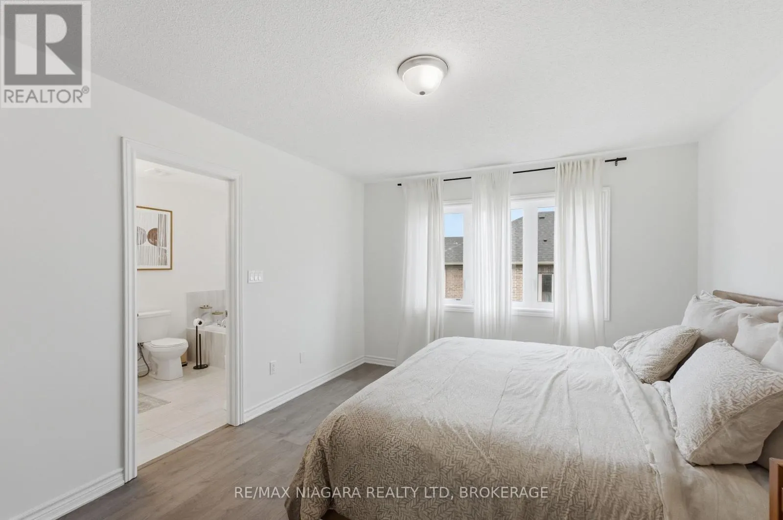 56 SAPPHIRE WAY