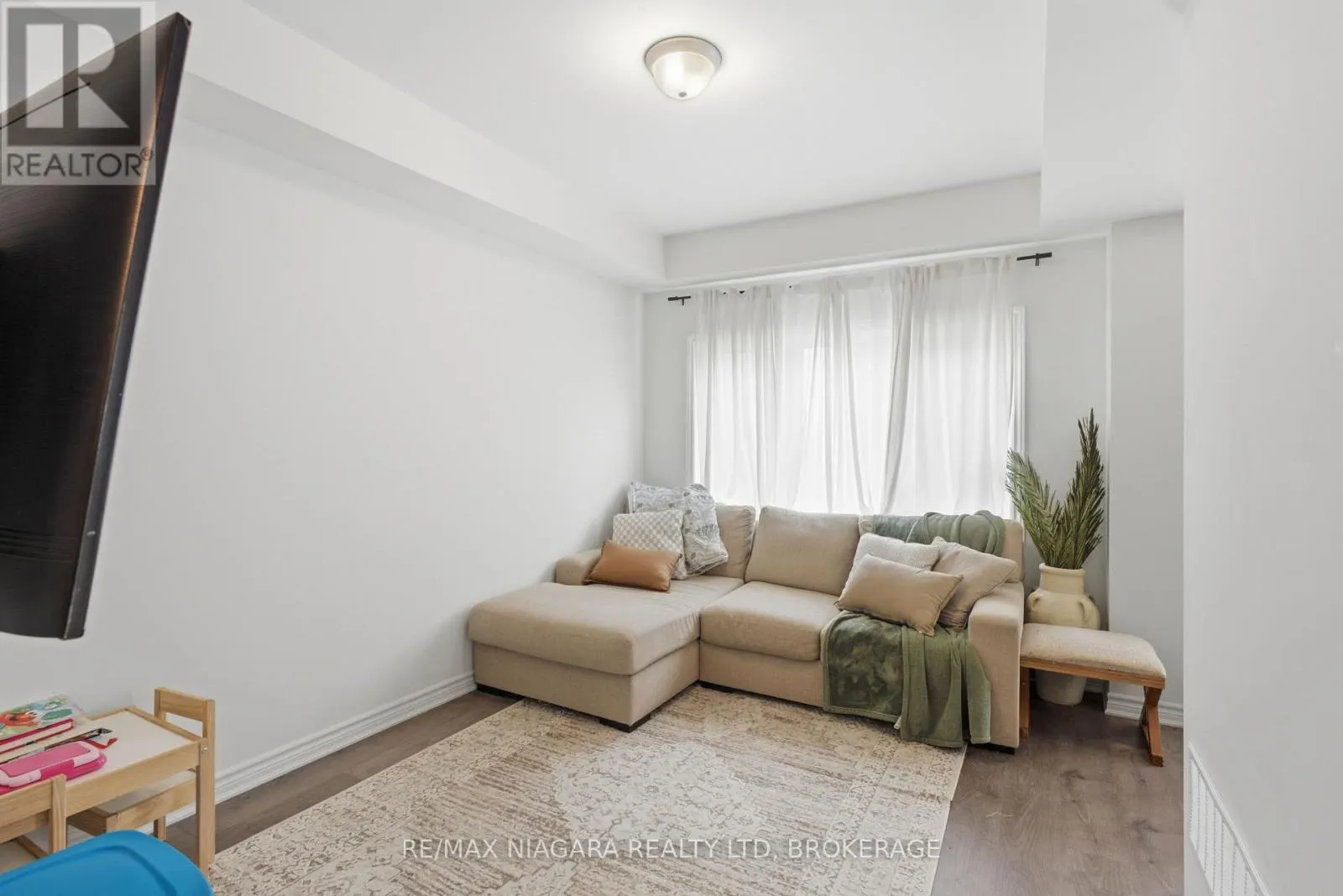56 SAPPHIRE WAY