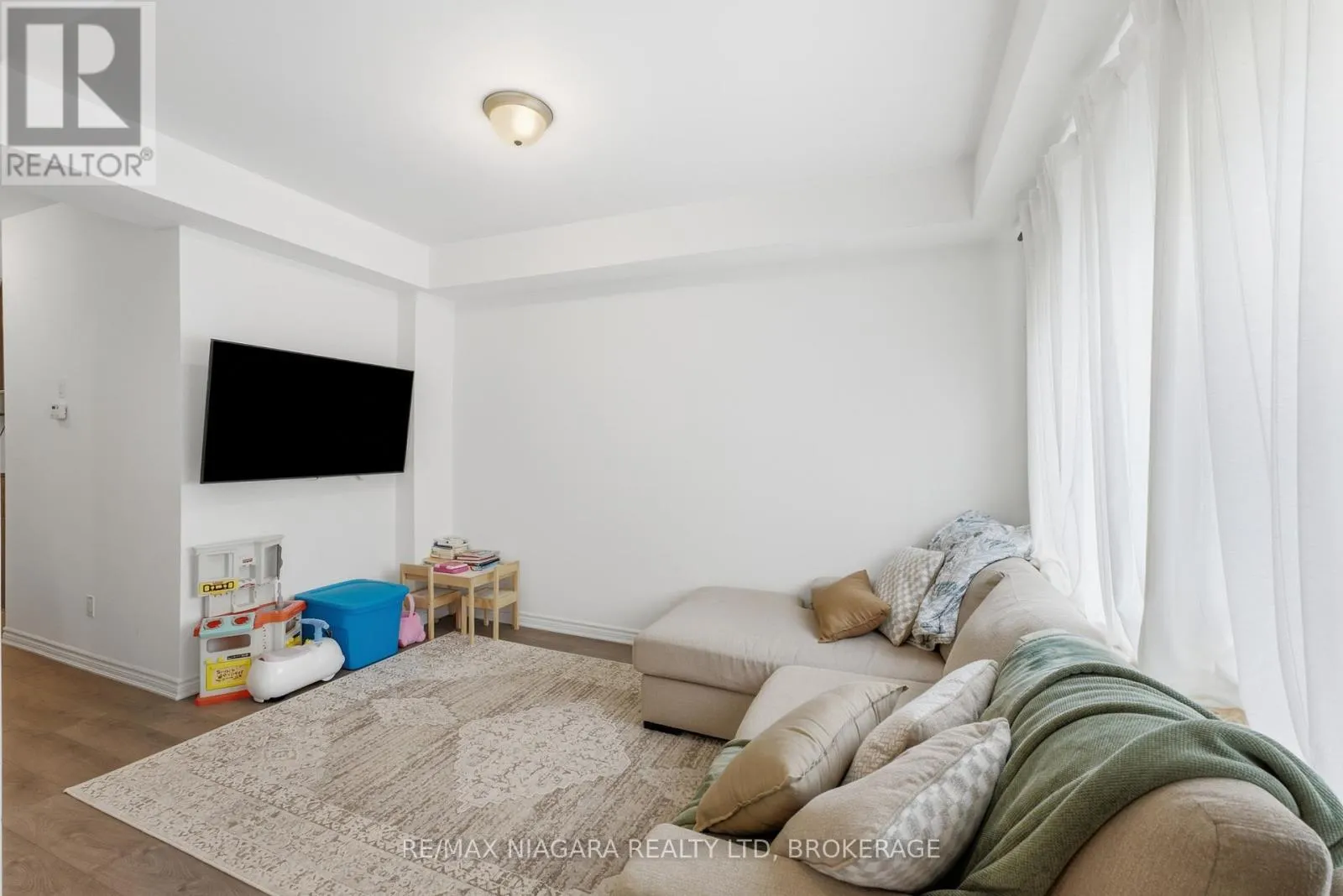56 SAPPHIRE WAY
