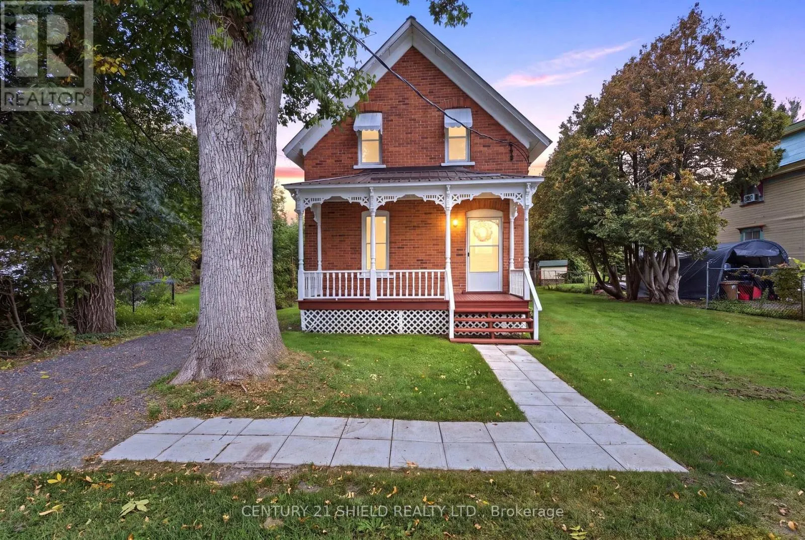 13 OAK STREET