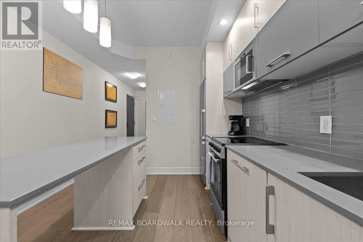 112 - 255 BAY STREET E