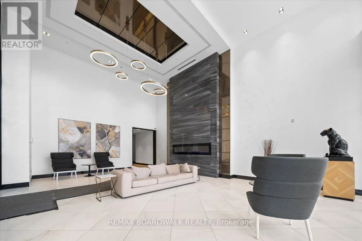 112 - 255 BAY STREET E