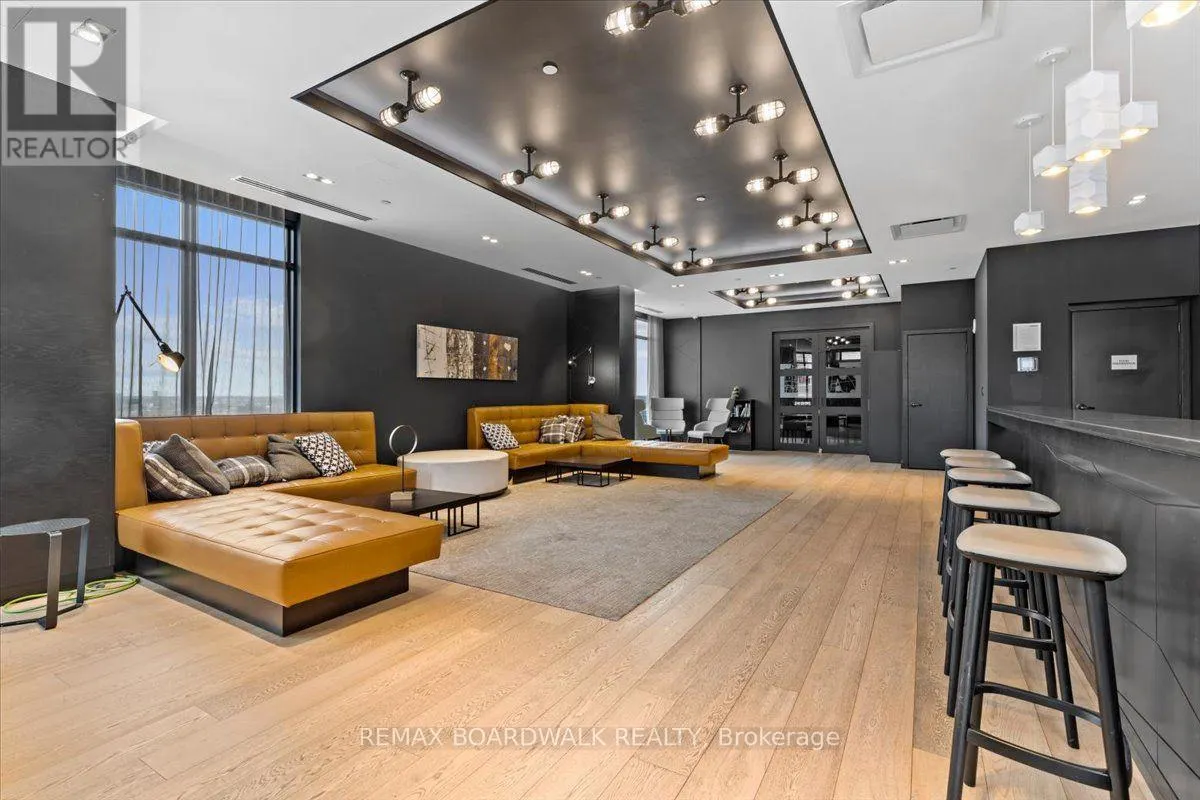 112 - 255 BAY STREET E
