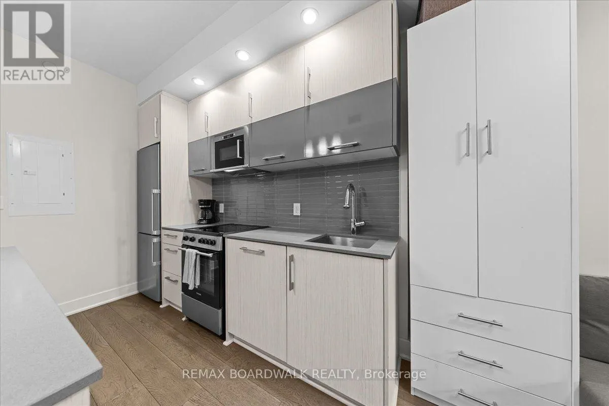 112 - 255 BAY STREET E