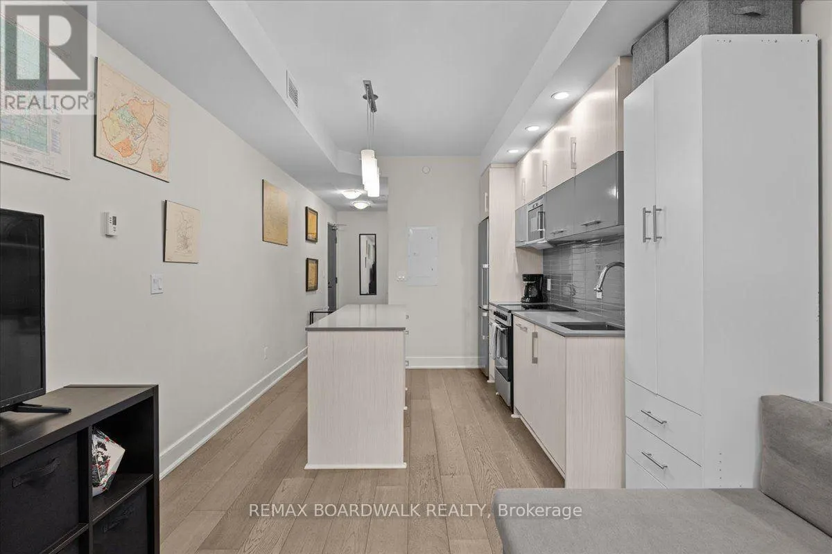 112 - 255 BAY STREET E