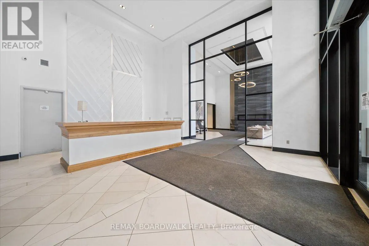 112 - 255 BAY STREET E