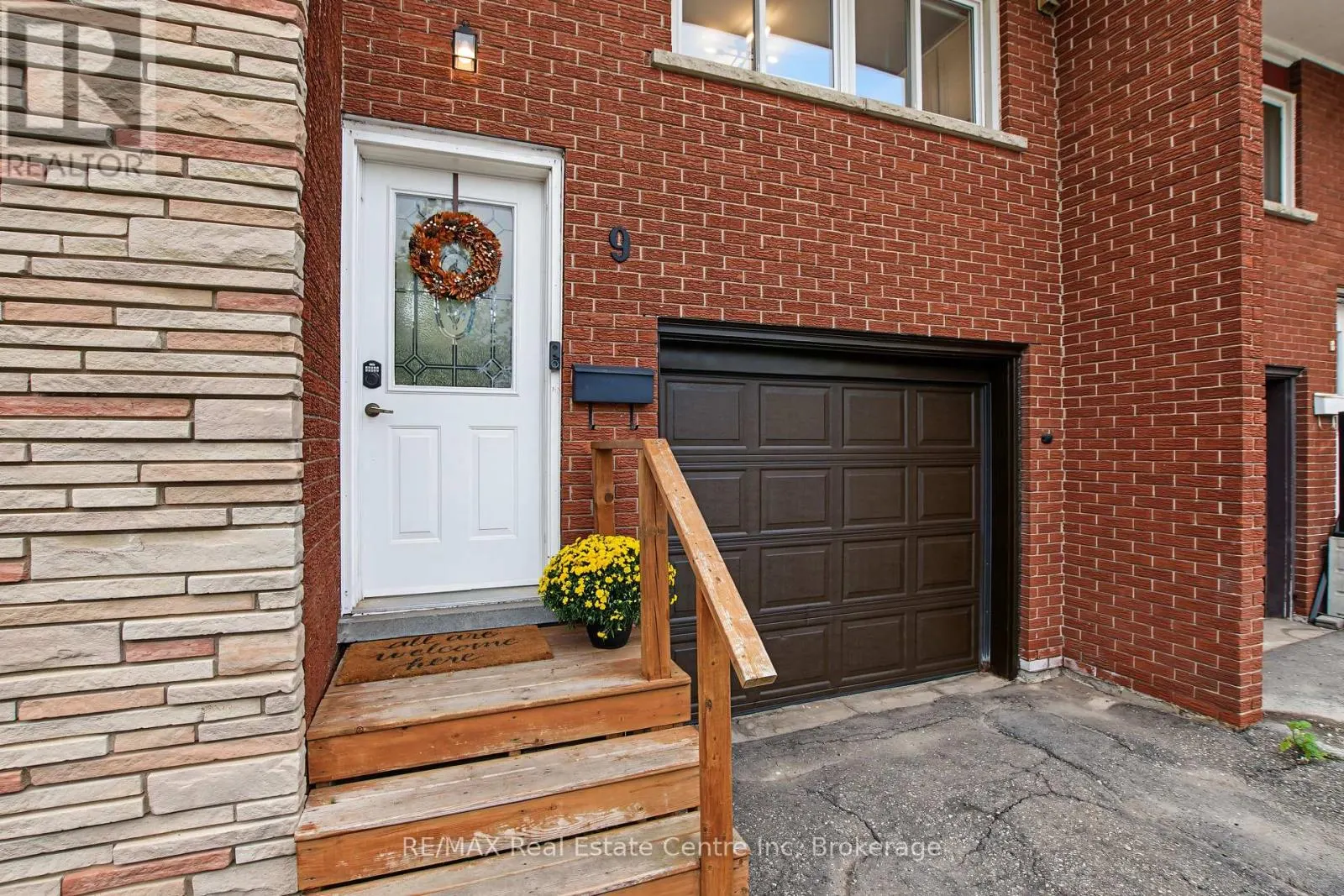 9 GREENBROOK DRIVE