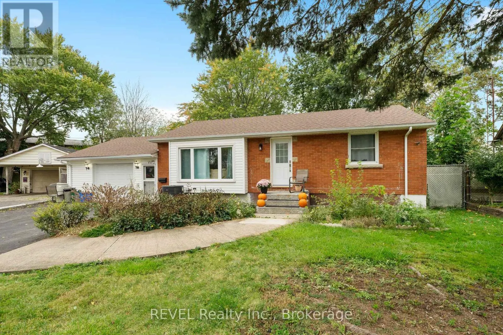 UPPER UNIT - 8327 PARKWAY DRIVE #Upper Unit