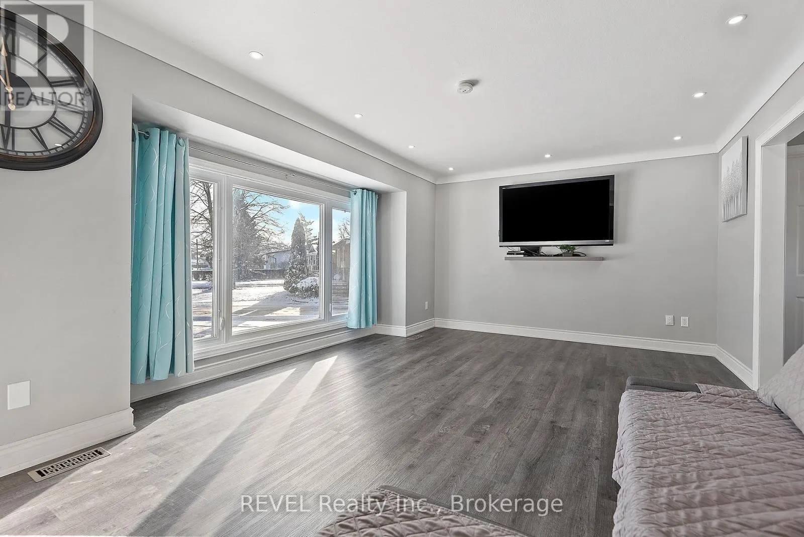 UPPER UNIT - 8327 PARKWAY DRIVE #Upper Unit