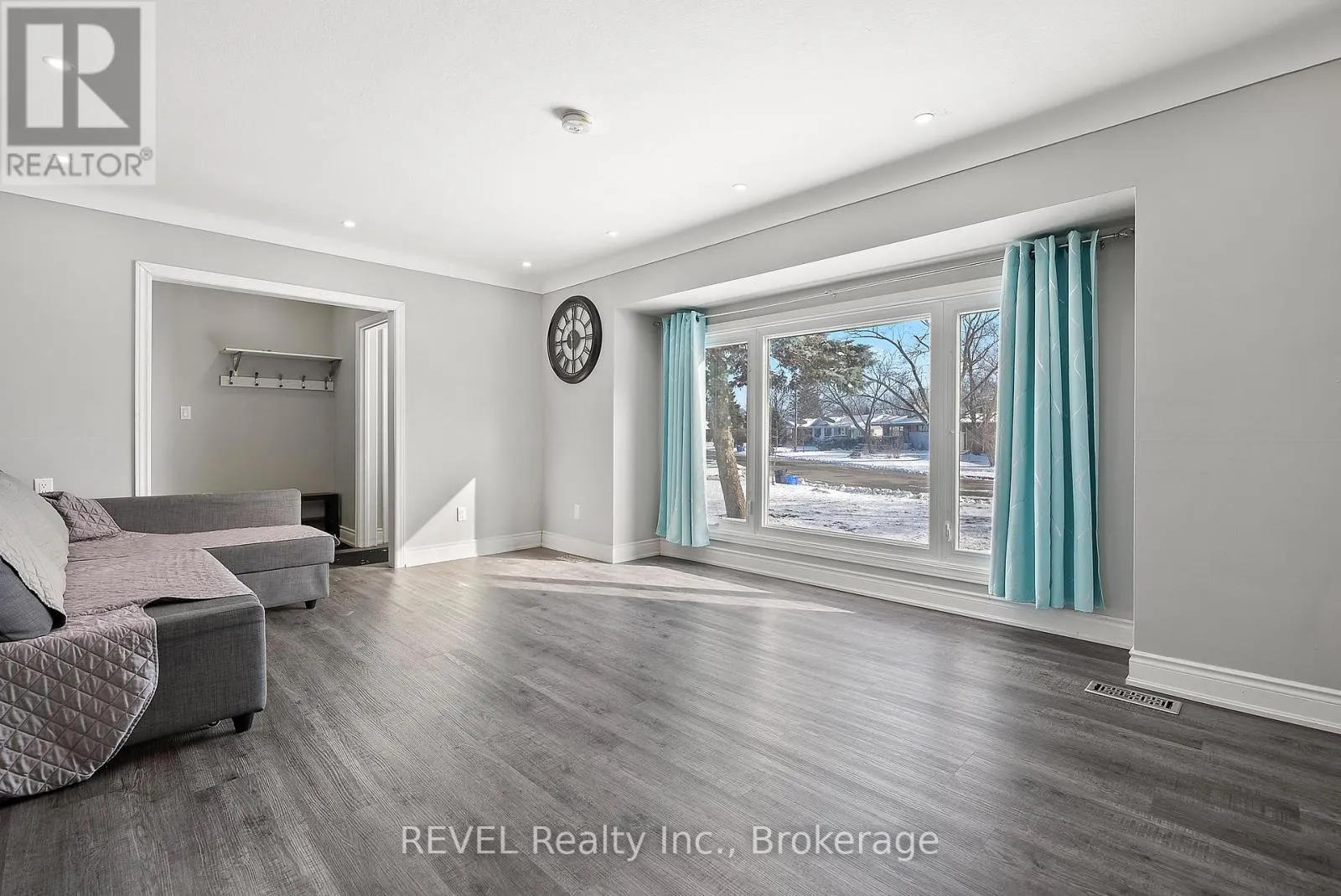 UPPER UNIT - 8327 PARKWAY DRIVE #Upper Unit