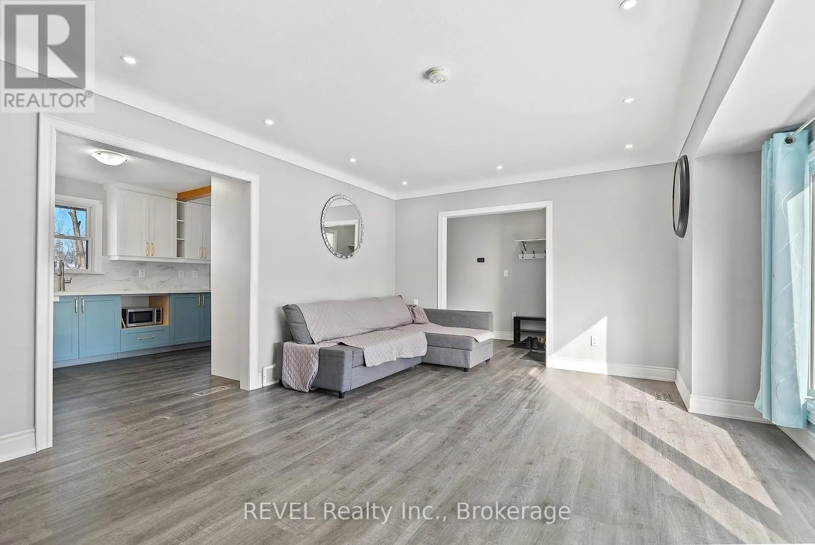 UPPER UNIT - 8327 PARKWAY DRIVE #Upper Unit
