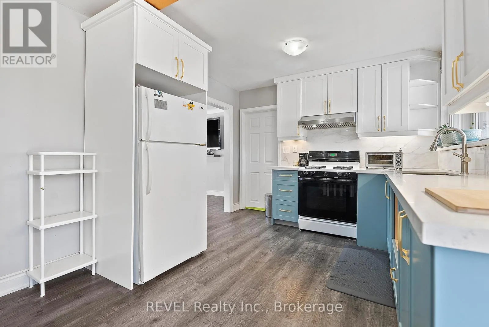 UPPER UNIT - 8327 PARKWAY DRIVE #Upper Unit