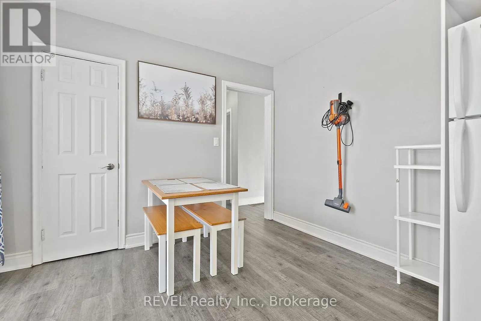 UPPER UNIT - 8327 PARKWAY DRIVE #Upper Unit