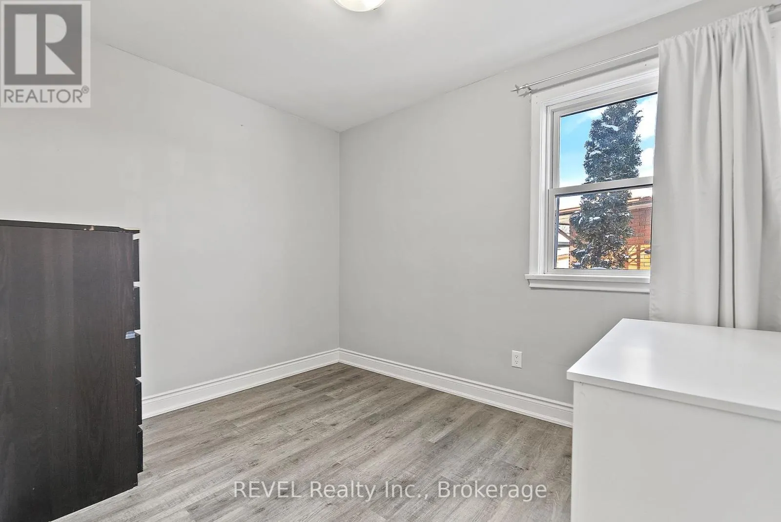 UPPER UNIT - 8327 PARKWAY DRIVE #Upper Unit