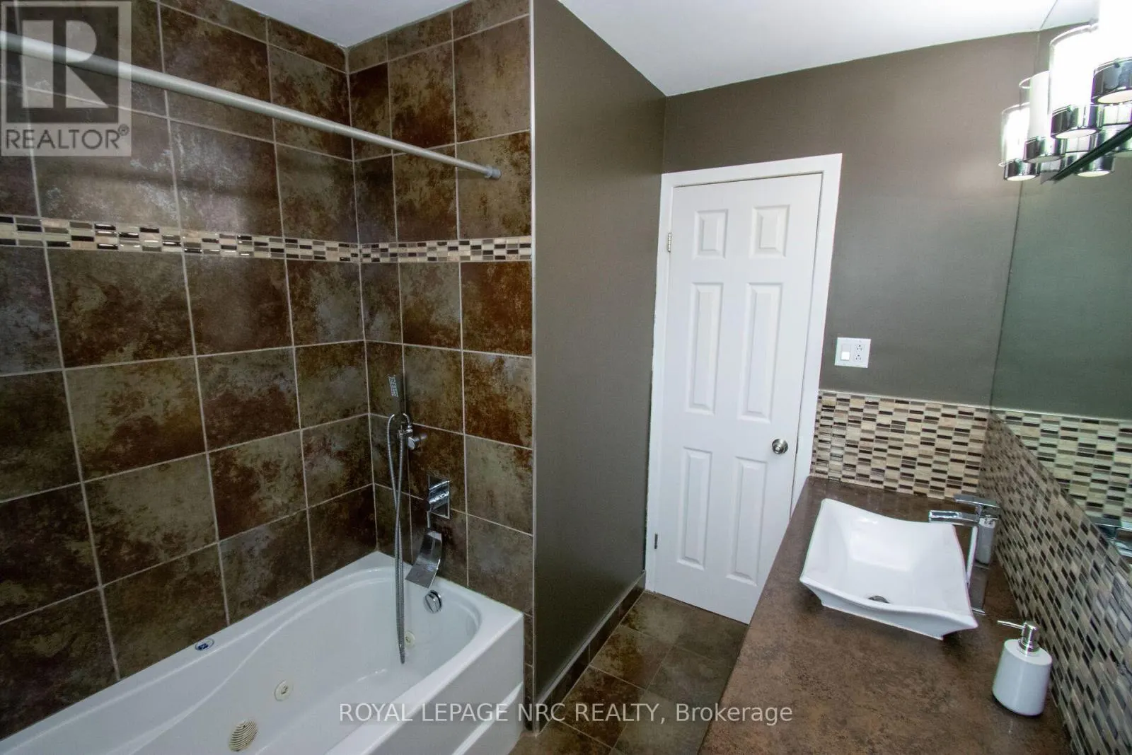 46 TRELAWN PARKWAY