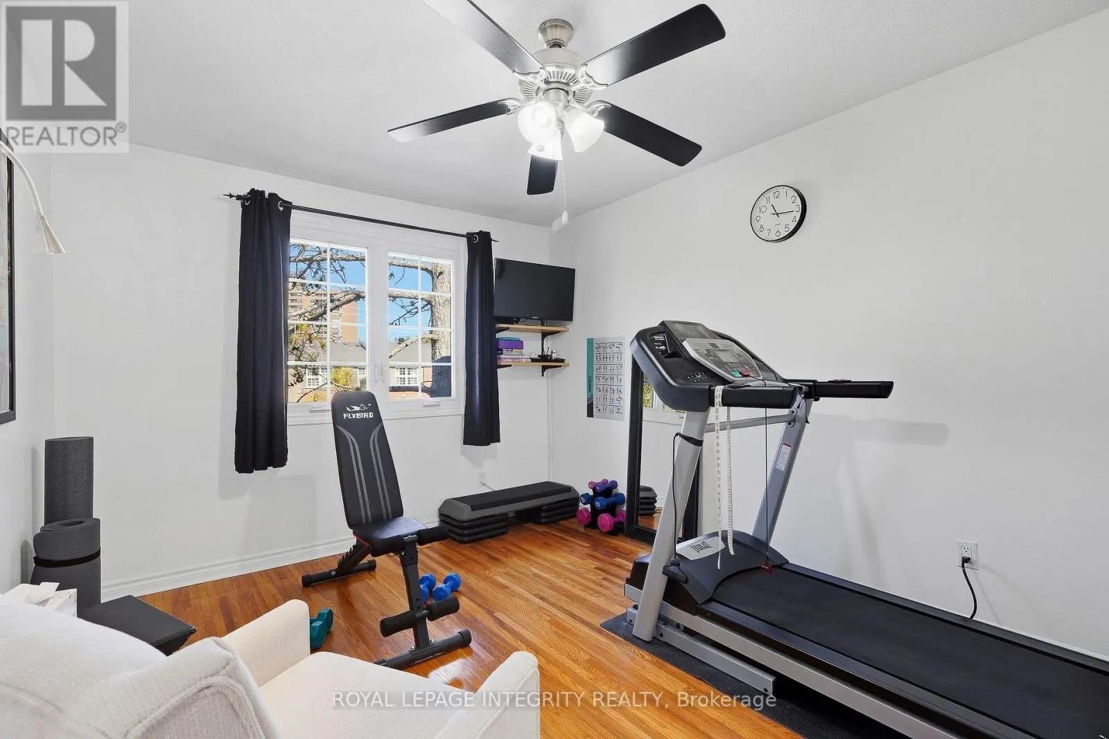 18 GREENBANK ROAD S
