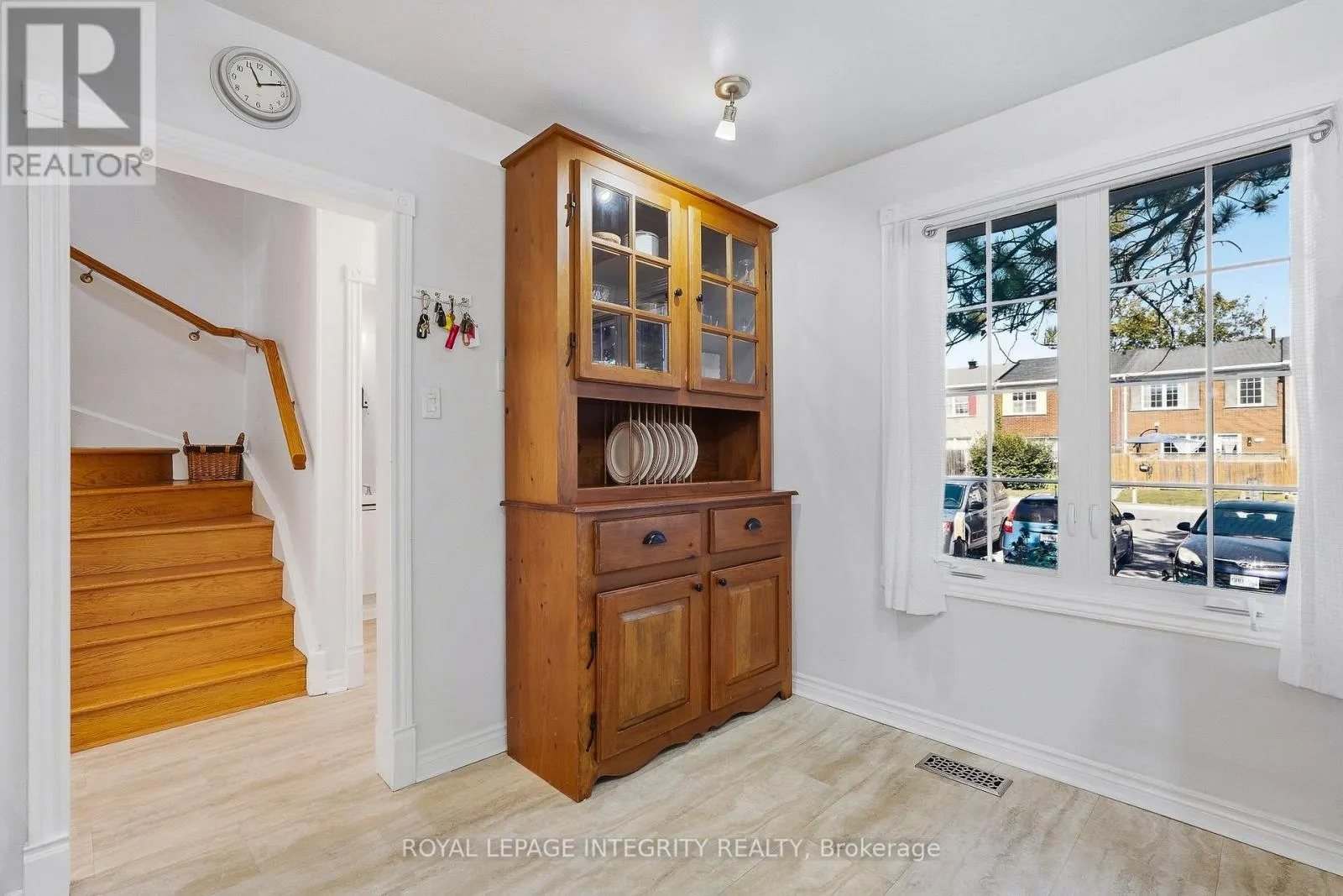 18 GREENBANK ROAD S