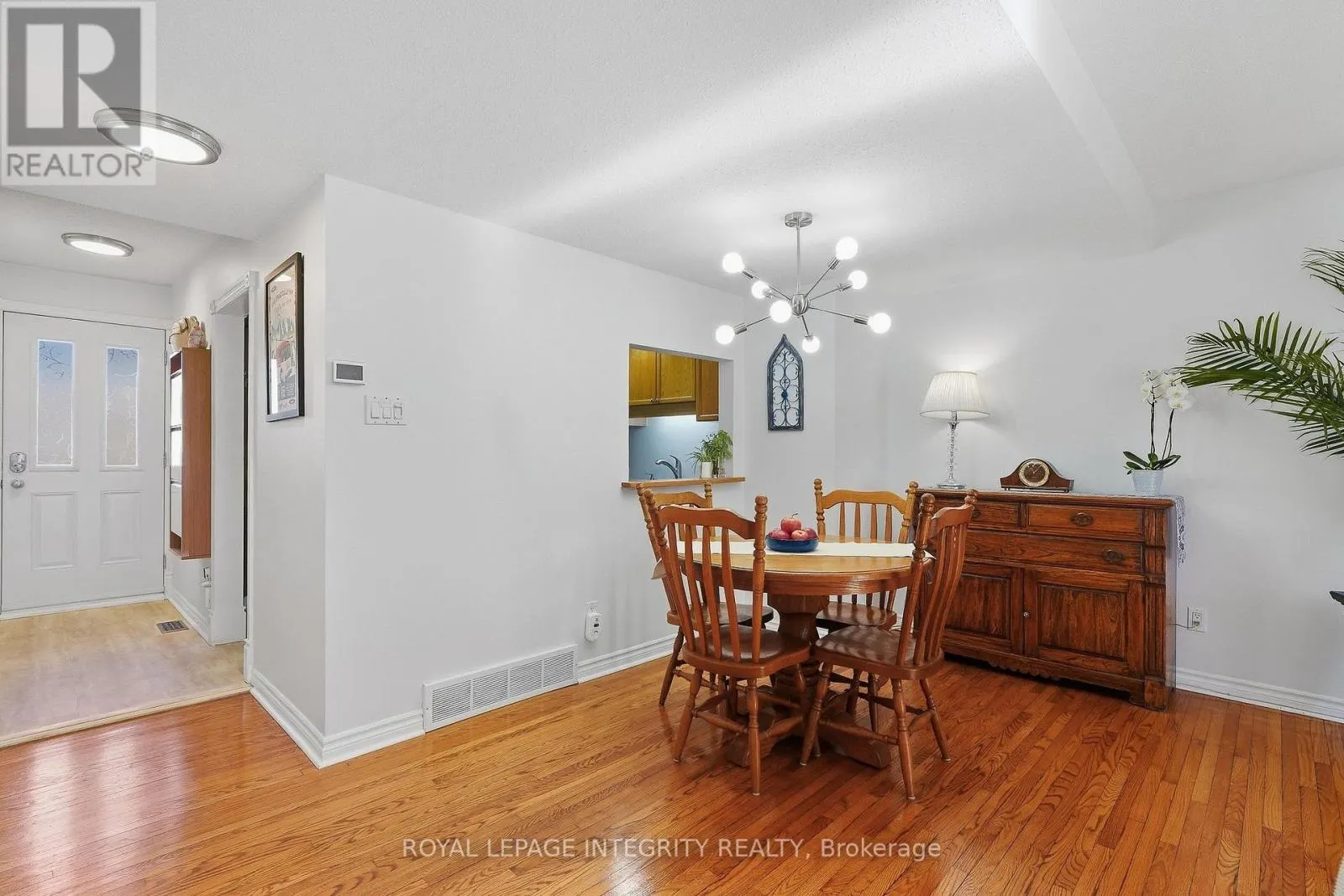 18 GREENBANK ROAD S