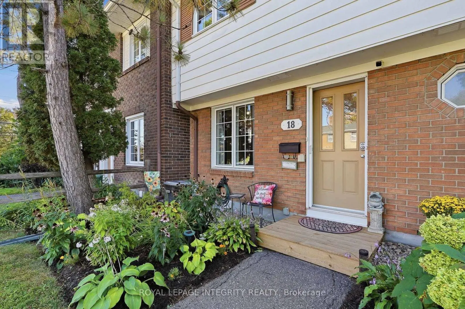 18 GREENBANK ROAD S